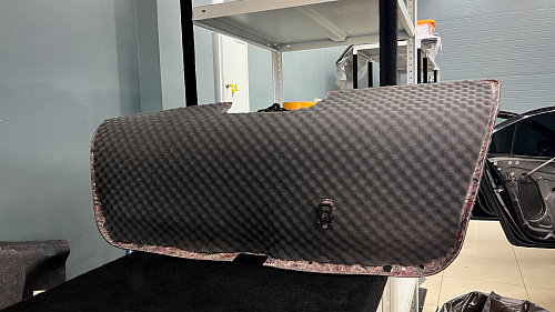 Шумоизоляция пятой двери Шкода Рапид