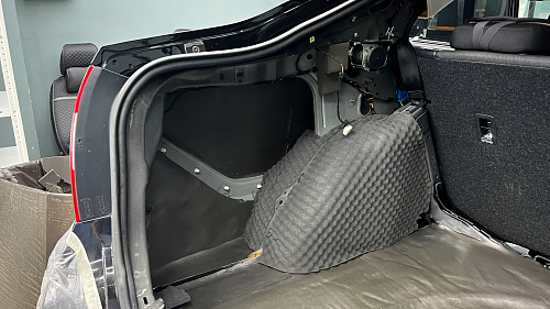 Шумоизоляция багажника Шкода Рапид