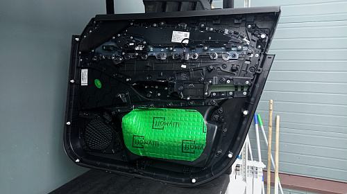 Шумоизоляция дверной обшивки Джили Монжаро