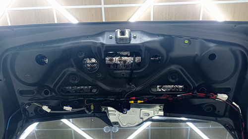 Виброизоляция пятой двери Субару Форестер