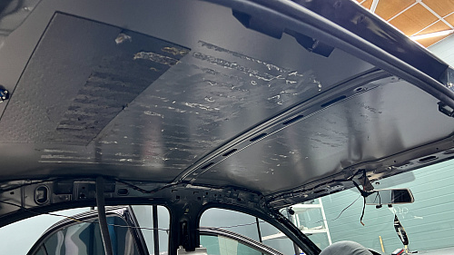 Обезжиривание поверхности крыши Шкода Рапид